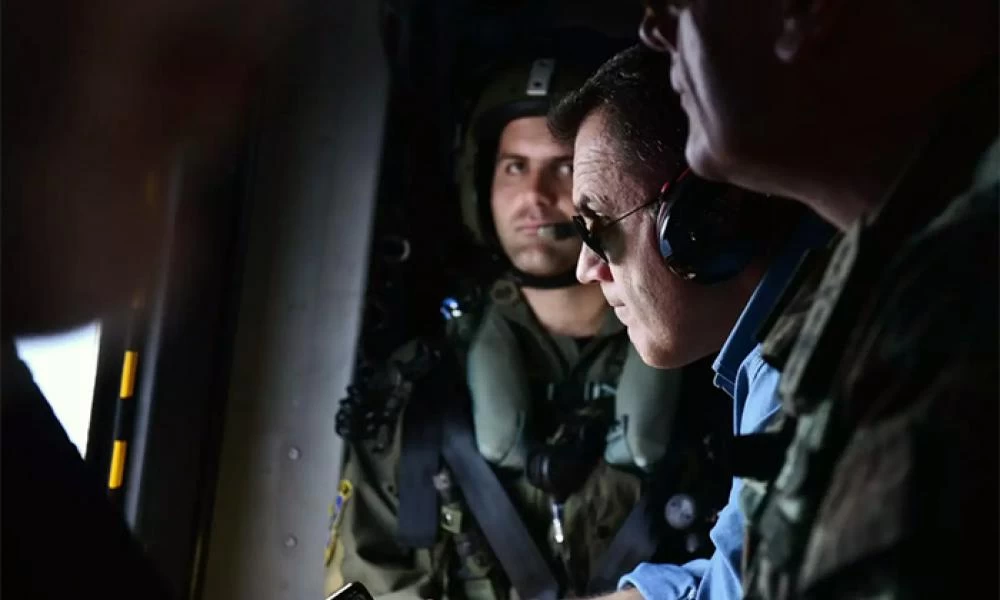 Σε απόσταση αναπνοής το τουρκικό F-16 από το ελικόπτερο του ΥEΘΑ Καρέ-καρέ το χρονικό